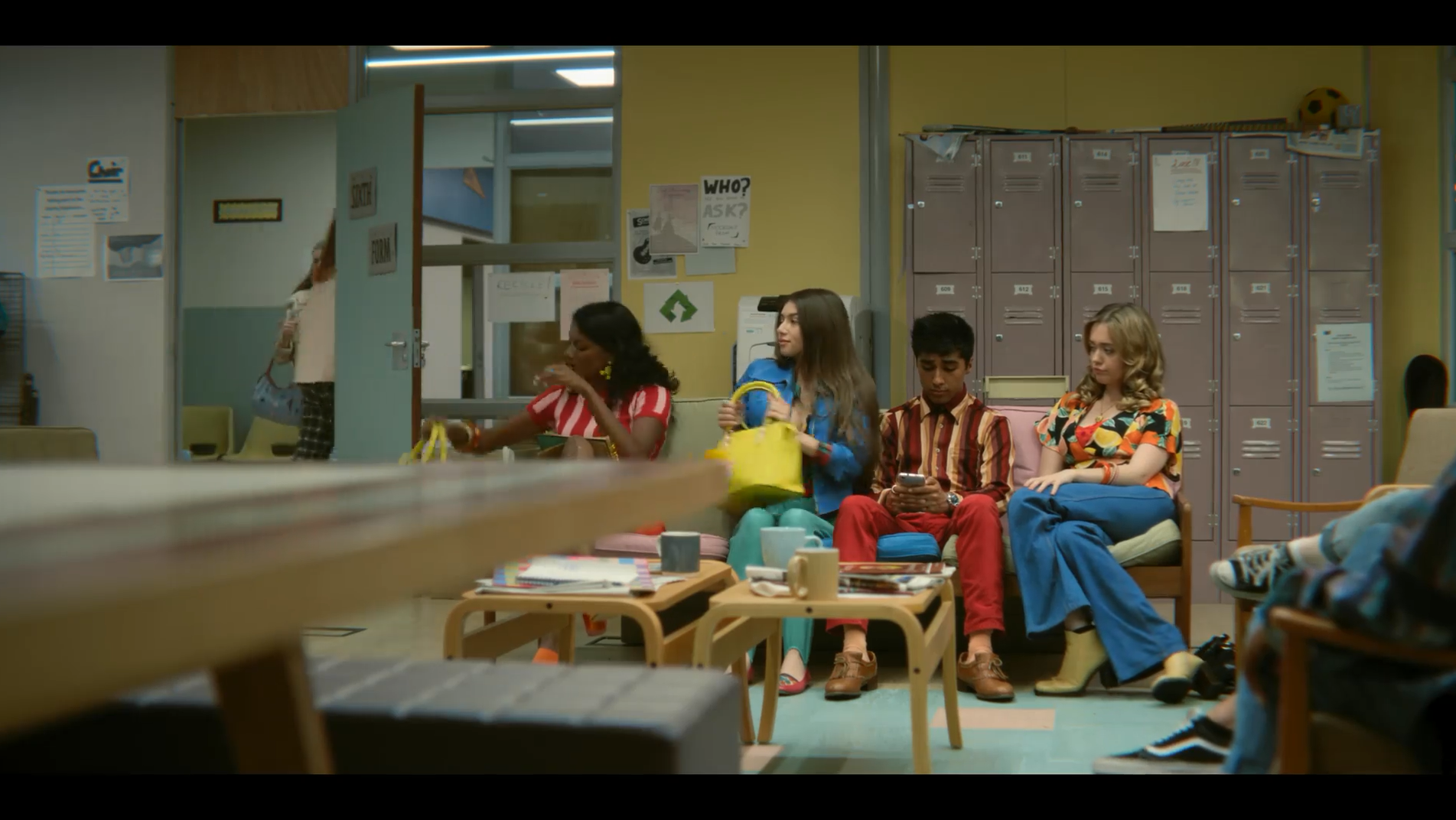 学校裸露经历（塑料姐妹花友谊的小船说翻就翻）