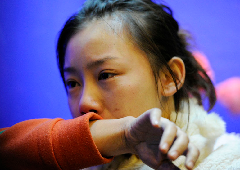 90后人大才女，不顾批评做裸模，衣不蔽体接受采访，今回归家庭