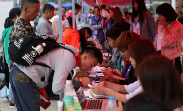 不竞选职务，不参加社团，00后大学生“佛系”上学，都在想啥呢？