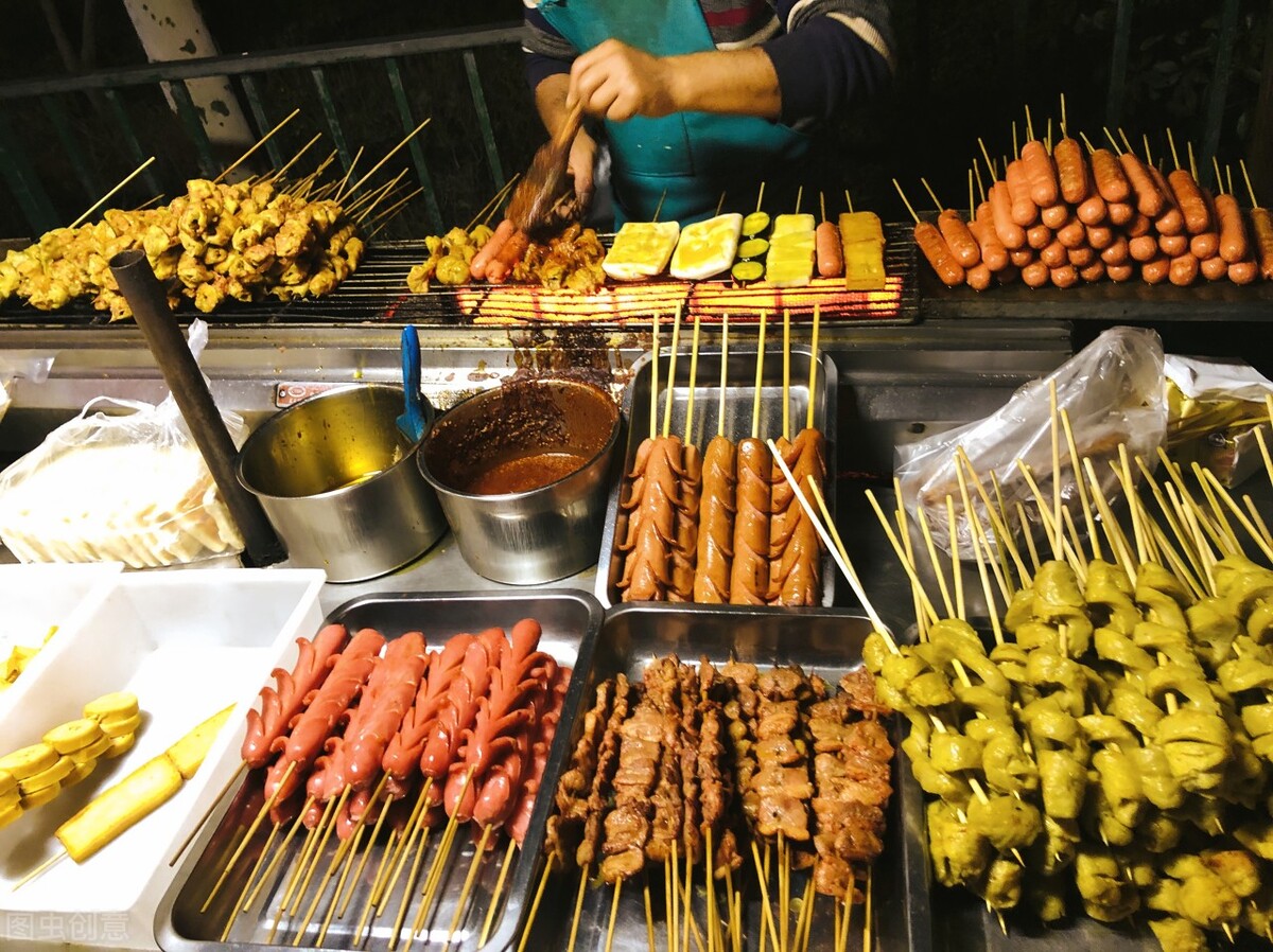 啤酒免费送100瓶，烤串只要1毛钱，年获利129万，盈利点在哪？