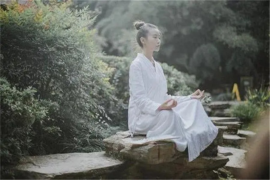 23岁女道士：9月9日我将飞升，时辰到却没死，为保面子用蛇自尽