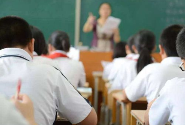 中小学流行登记“家长职业”，这几种不受老师待见，家长们炸开锅