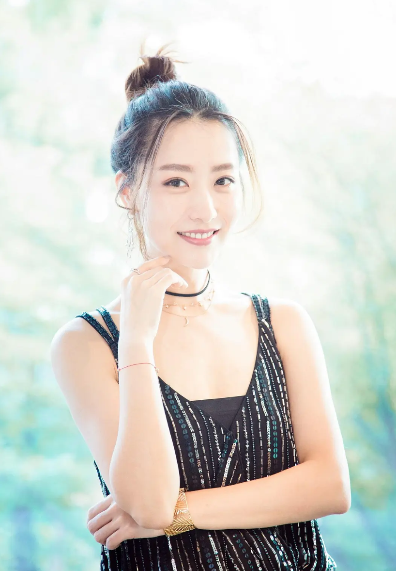 演员白冰(演员白冰:闪婚小三岁男模,离婚后独自带娃,如今36岁仍单身)