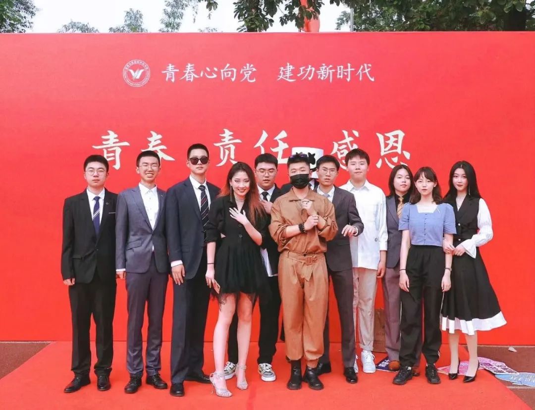 意义非凡！18岁与20岁的青春对话，成都盐外新阶段，学子的新起航