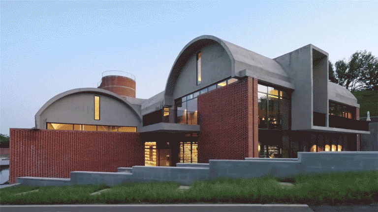 神操作！废弃砖窑变身网红书店