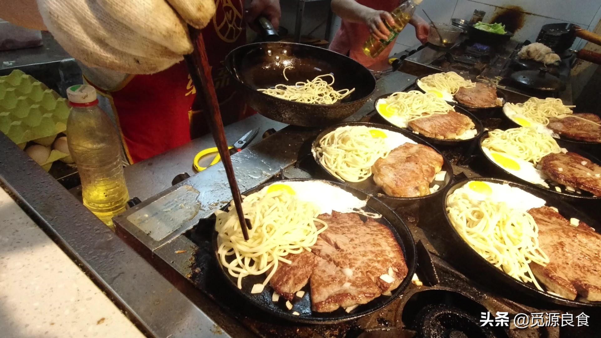 来武汉旅游，汉口这边的深夜美食推荐，这5家夜宵小吃店好吃不贵