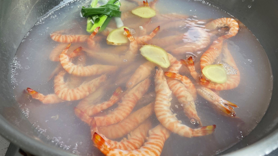 冰冻大海虾怎么做好吃（鲜嫩入味的冰冻大海虾做法）