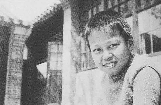 28岁翁帆：不图名利，照顾杨振宁18年到100岁，继子女很感谢她