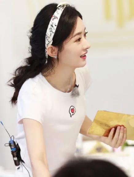 李现发带造型火遍全网 我们看看还有那些女明星也有过同样造型