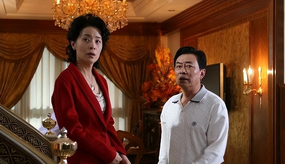 老戏骨王诗槐:离婚28年,带着患病儿子娶初恋,明星前妻现状如何