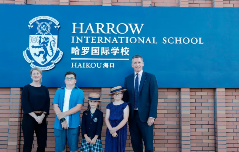 上海贵族学校长什么样？有钱也得排队，“天后”王菲也要托关系