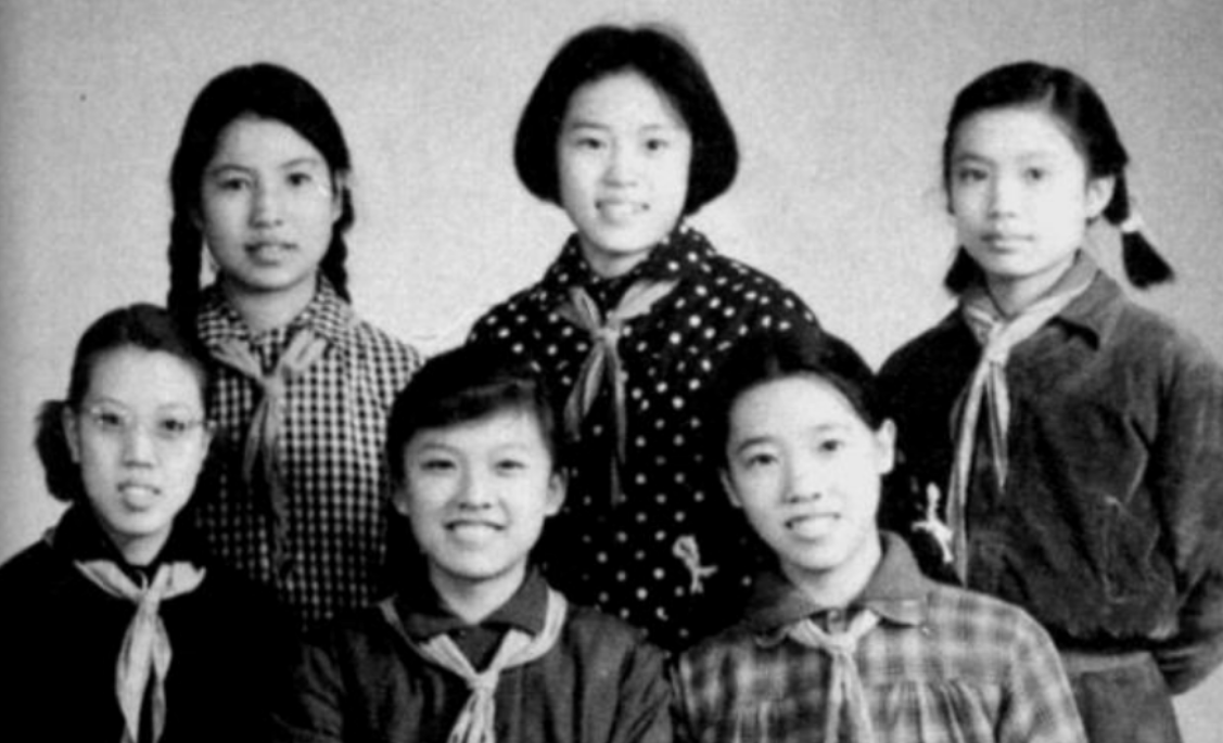 演员宋春丽：因拍戏终身不育，61岁却如愿当上母亲，自称无怨无悔