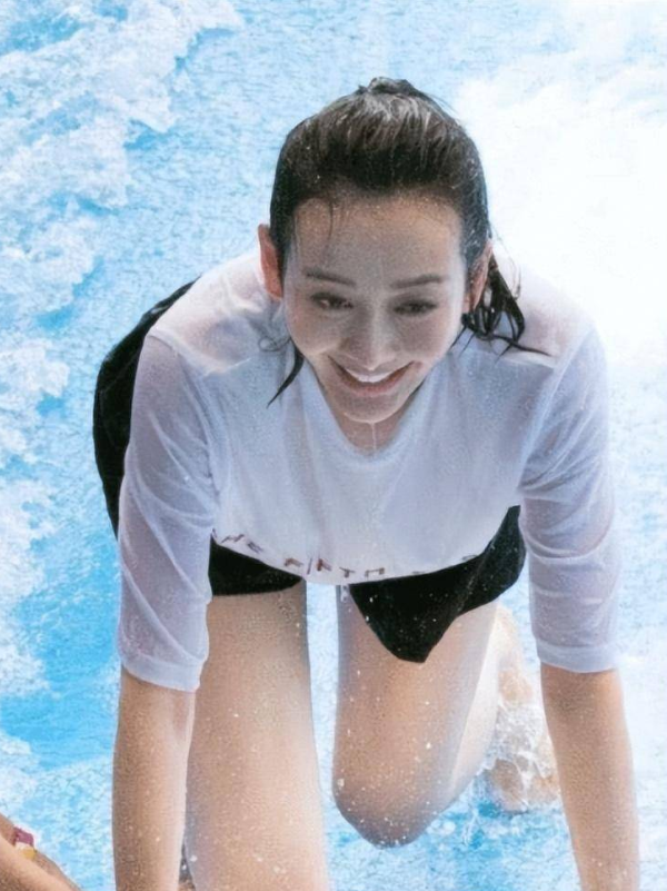 40岁王鸥至今无人敢娶?看到她"水上冲浪"时,网友:太狂野了!