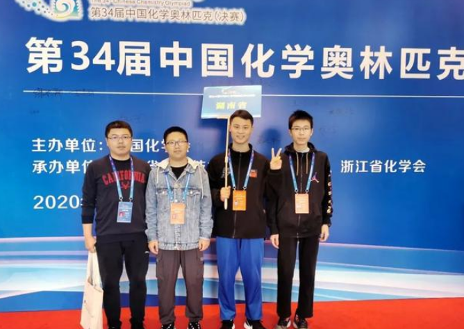 热衷于搞社团的雅礼中学，共有78人考进清北，和衡中形成鲜明对比