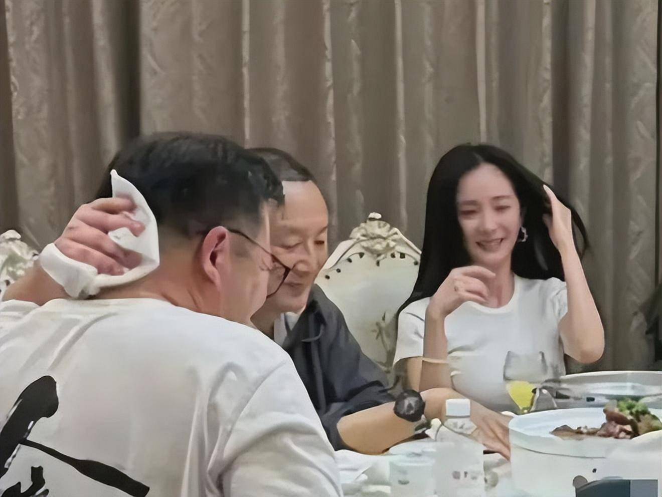 事实证明,36岁的杨幂,走了一条内娱明星没有走过的路