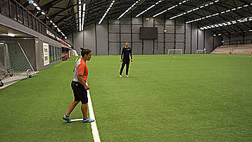 足球怎么踢得远且快（这三个错误使你跑得更慢）