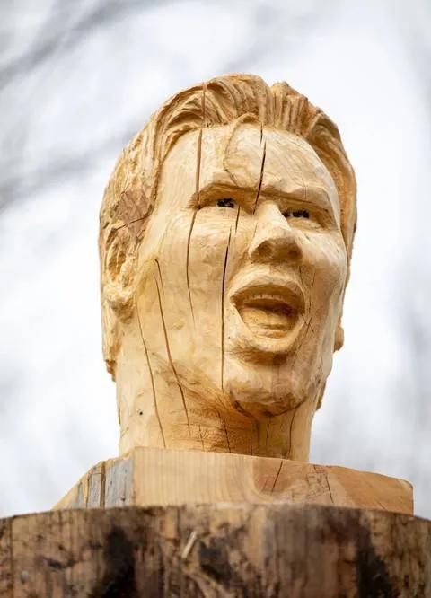 阿圭罗的雕像怎么就火了？谈谈足球明星们雕像背后的趣事