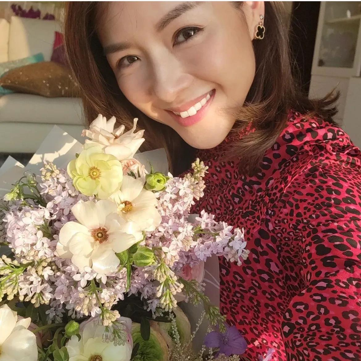 陈茵媺晒在家过情人节，仪式感满满，获“4位情人”送花备受宠溺