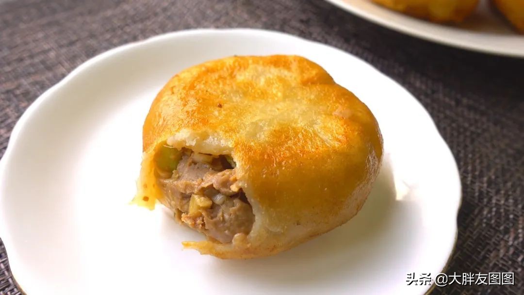 饼怎么做好吃（教你自制皮薄馅大的脆皮牛肉饼）