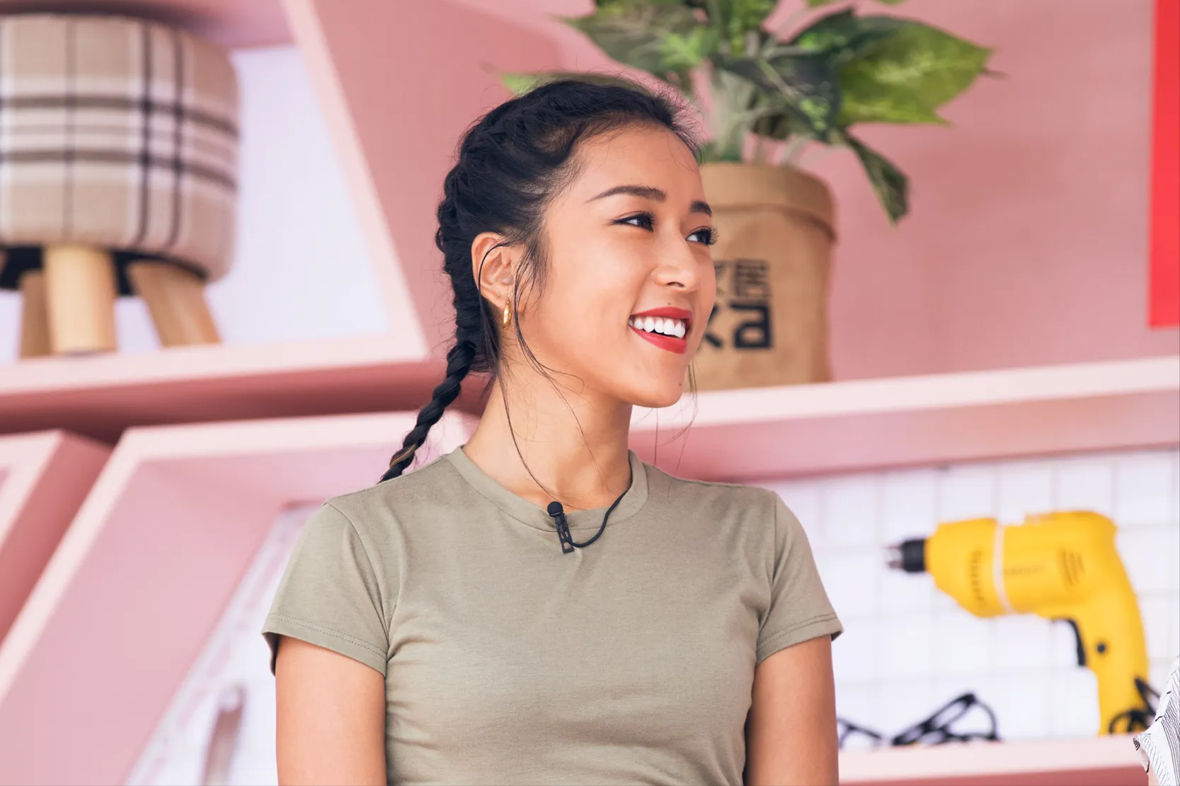 那英吉克隽逸被算计?私人聚会抽烟被拍,两人被指在带坏后辈