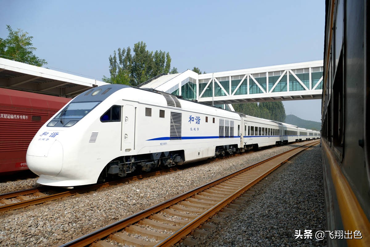 当年的4471次列车发车时间将近11点,不像现在提前到9:36分.