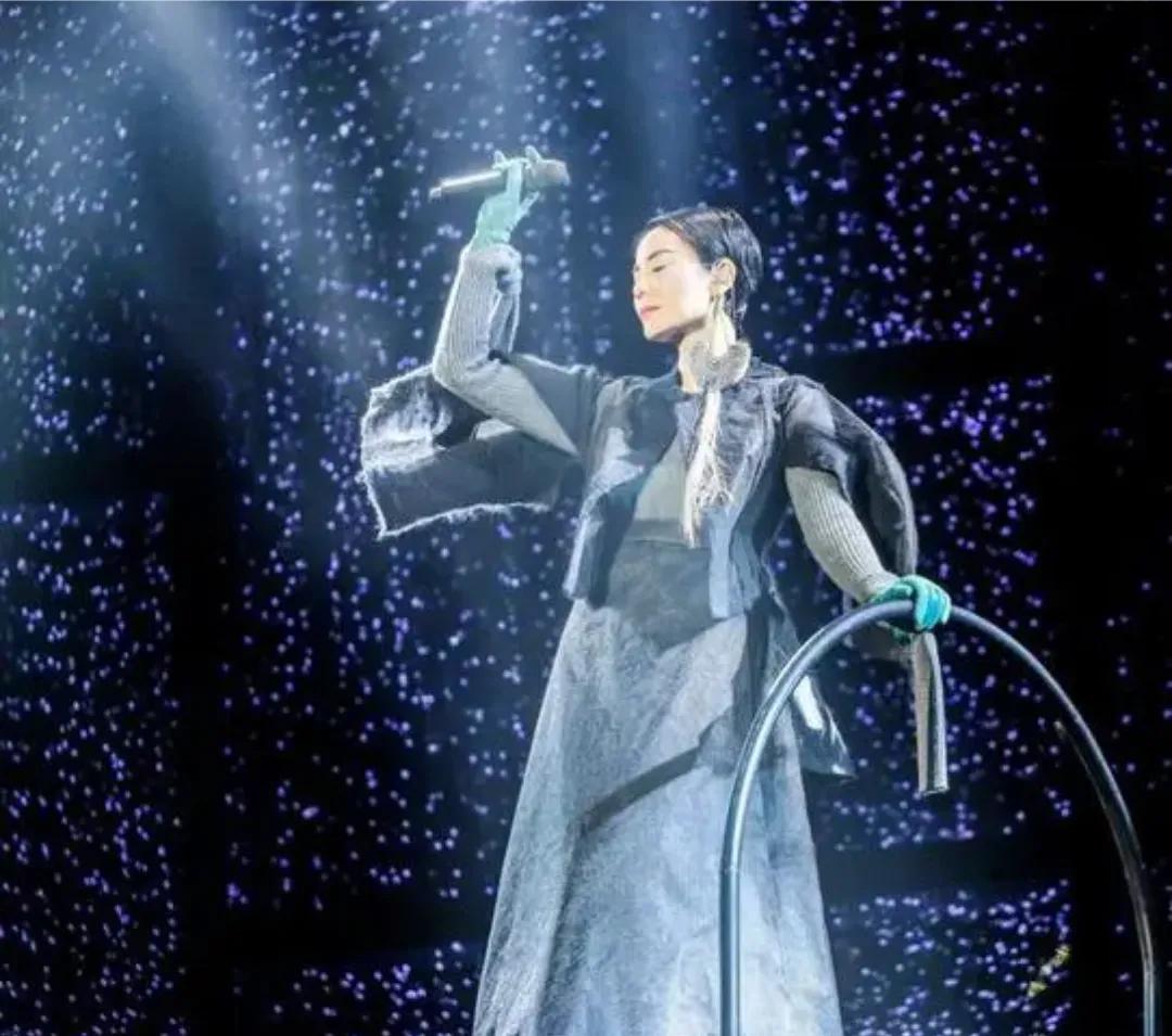 闷 木马 但愿人长久王菲最好听的歌(王菲最好听的歌)2《矜持》是王菲