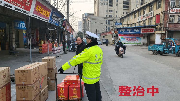 交通秩序大提升 文明创建我先行丨汉中交警二大队出实招治理汉南新街交通秩序