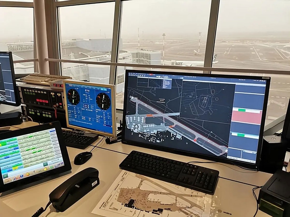 ���طɻ�ͻ�Ʊ�Լ����������غ��������һ�ˣ�6��ս����û��ס