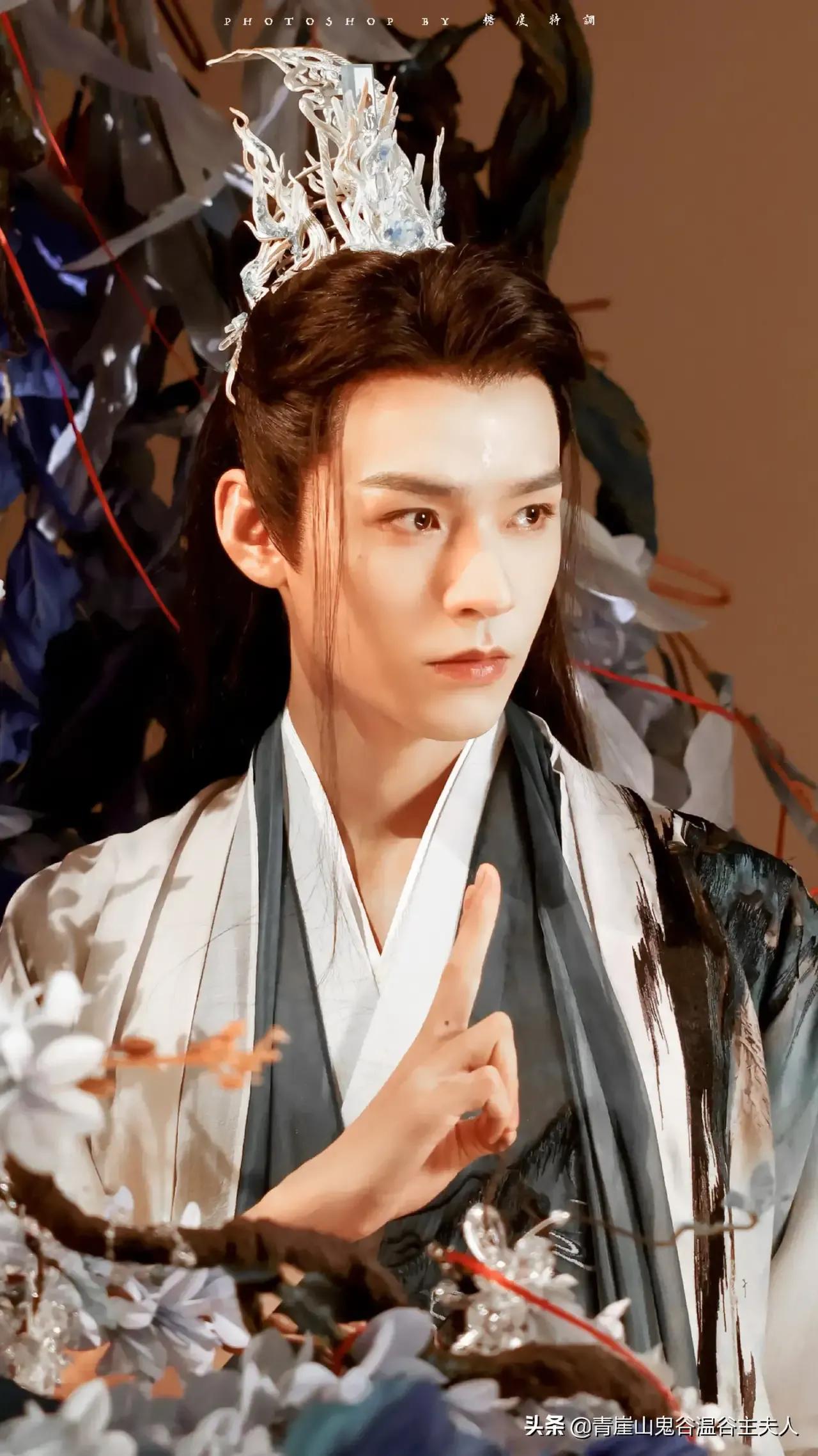 龚俊饰演东方月初，高清剧照来袭