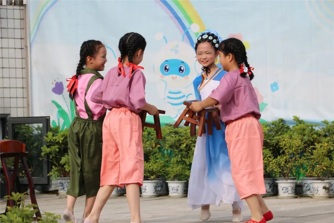 从心起步 健康成长｜实验小学外国语学校举行心理健康主题升旗仪式