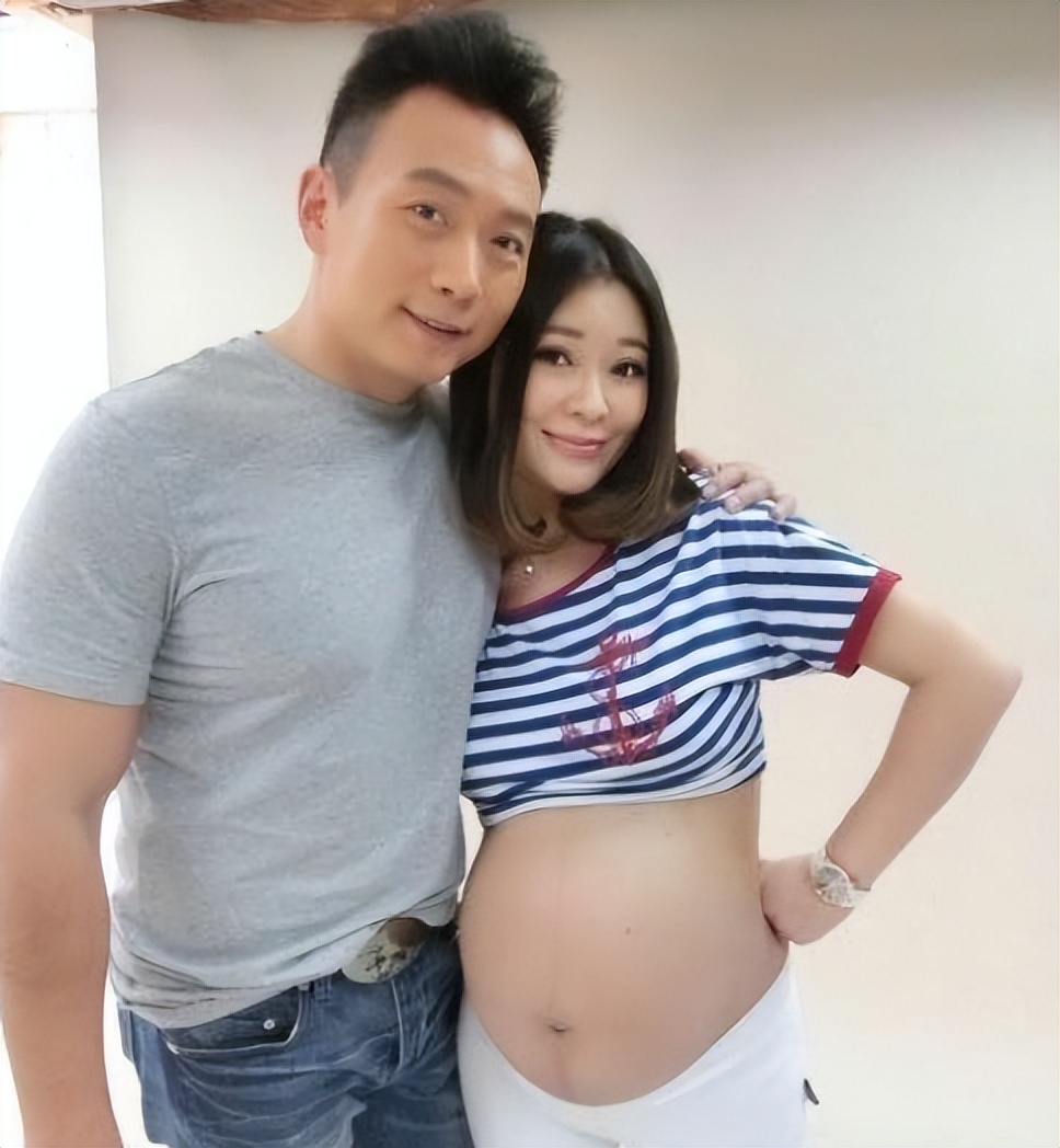 王小骞:嫁谭江海,丁克15年愁坏婆婆,41岁意外得子全家乐开怀