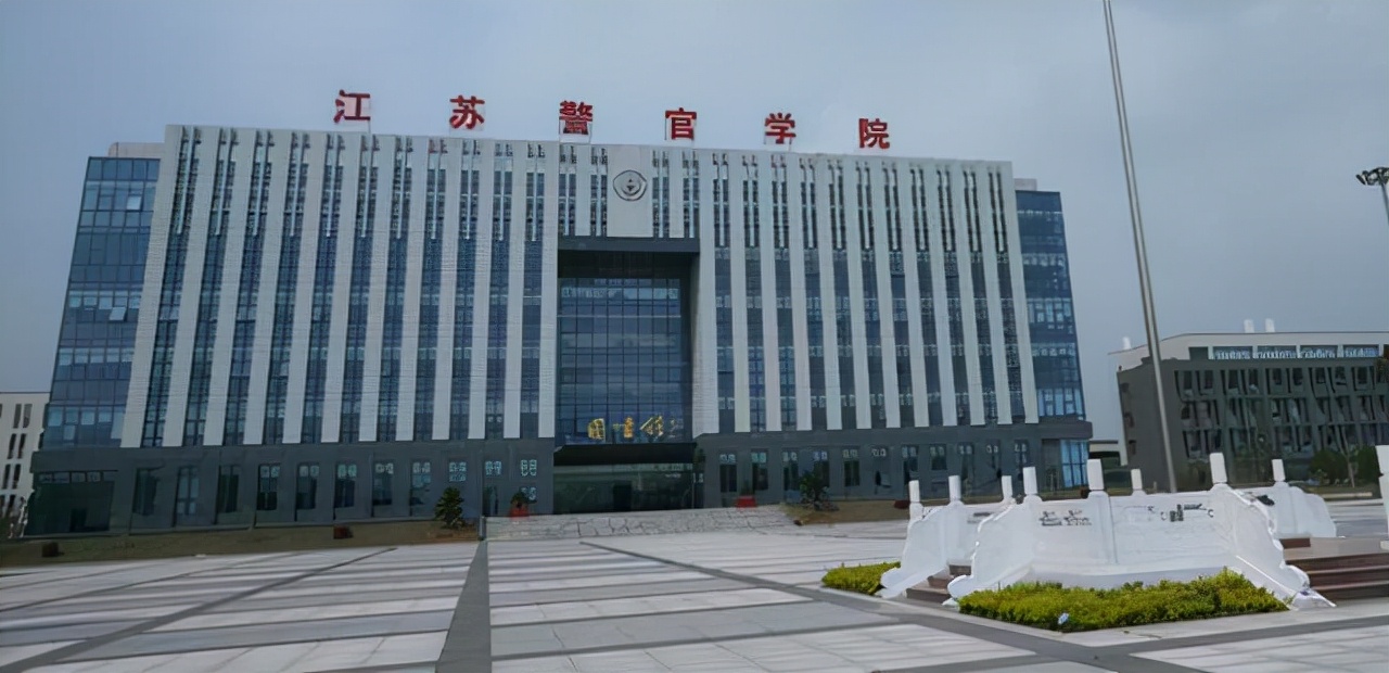 江苏某大学，明明是二本为何提档线比一本还高，就业率说出了答案