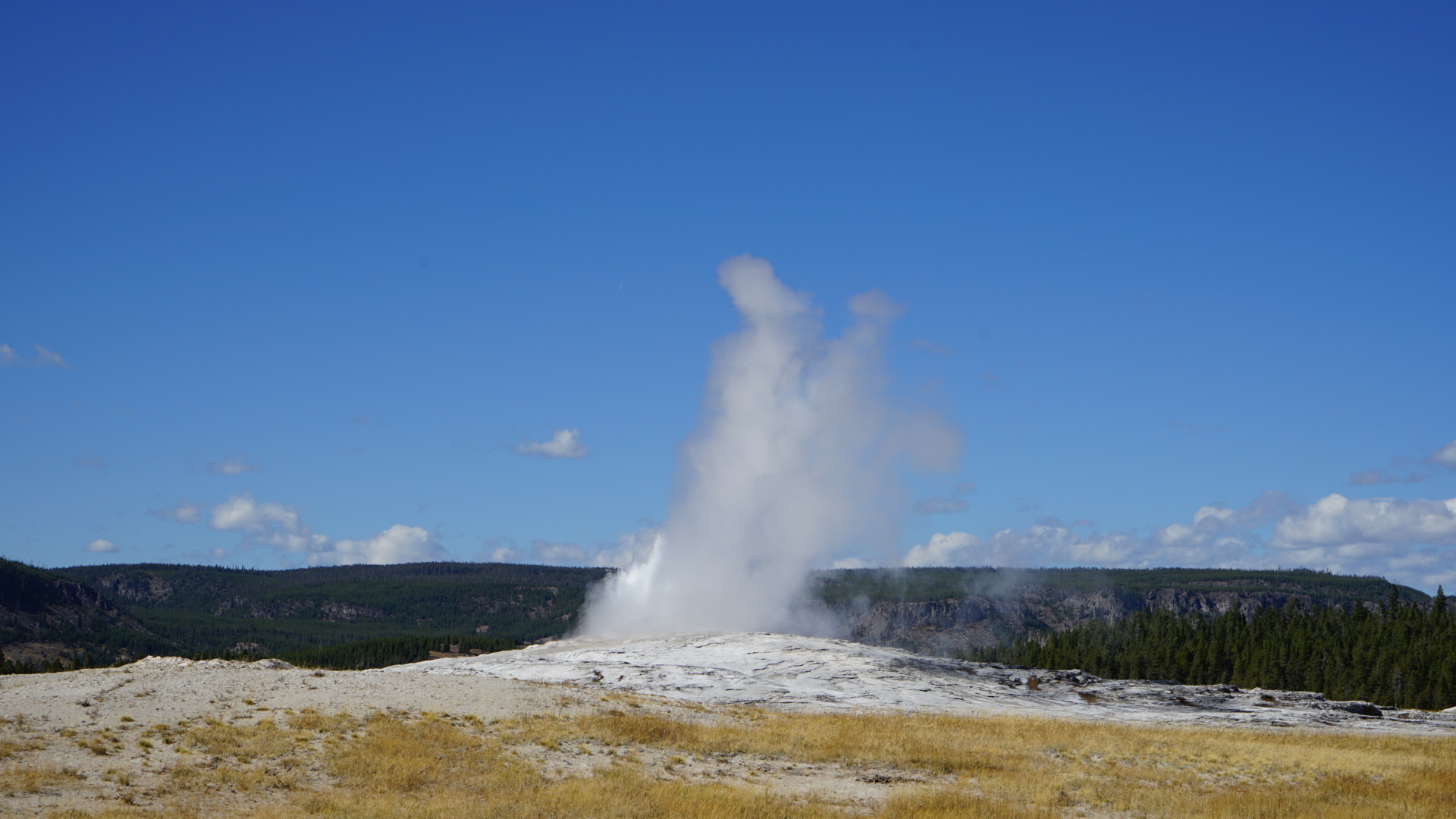 世界上最可怕的火山介绍，黄石火山，一旦爆发会导致人类灭绝吗？