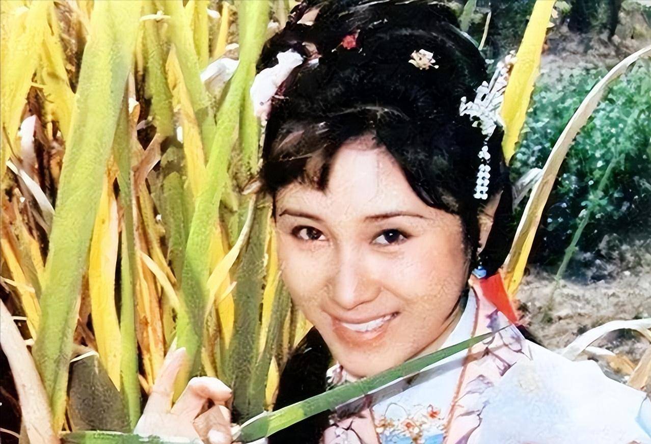 "牧羊女"丁岚:因《少林寺》走红,巅峰时远走他国,她后悔吗?