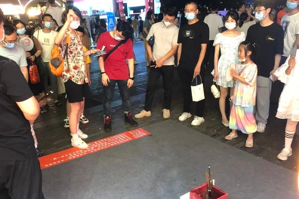 国潮+文旅 中华老字号致中和受追捧