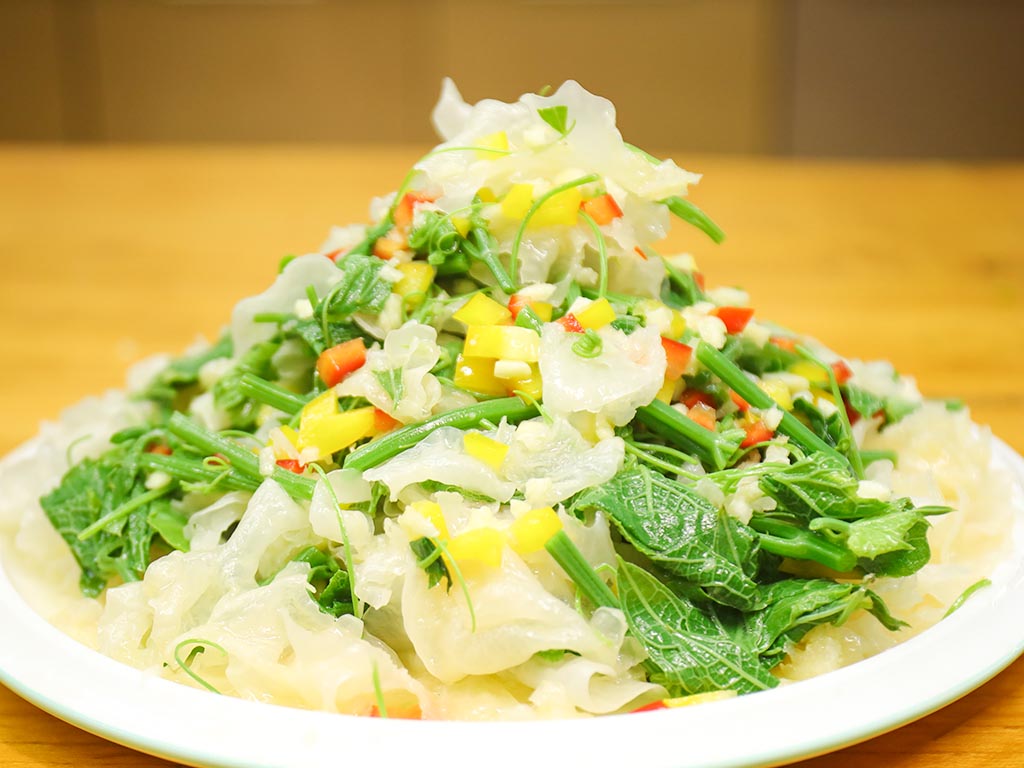 很多人只吃根茎,叶子常被"嫌弃",其实营养更高,不懂吃可惜了