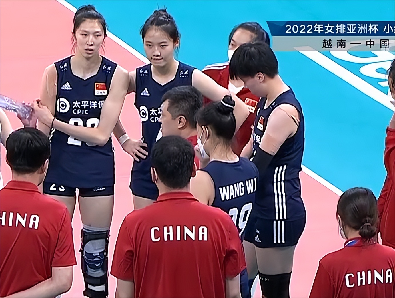 2-0到3-2！中国女排险胜越南，决胜局9-5被追平后拒绝大逆转