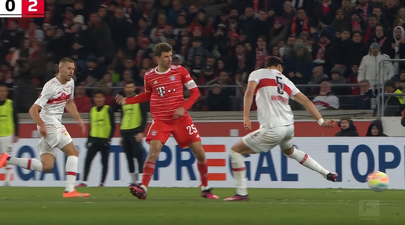 德甲一场比赛多少分钟（一场2-1踢出60年神迹！拜仁创历史纪录，德甲榜首22小时两度易主）