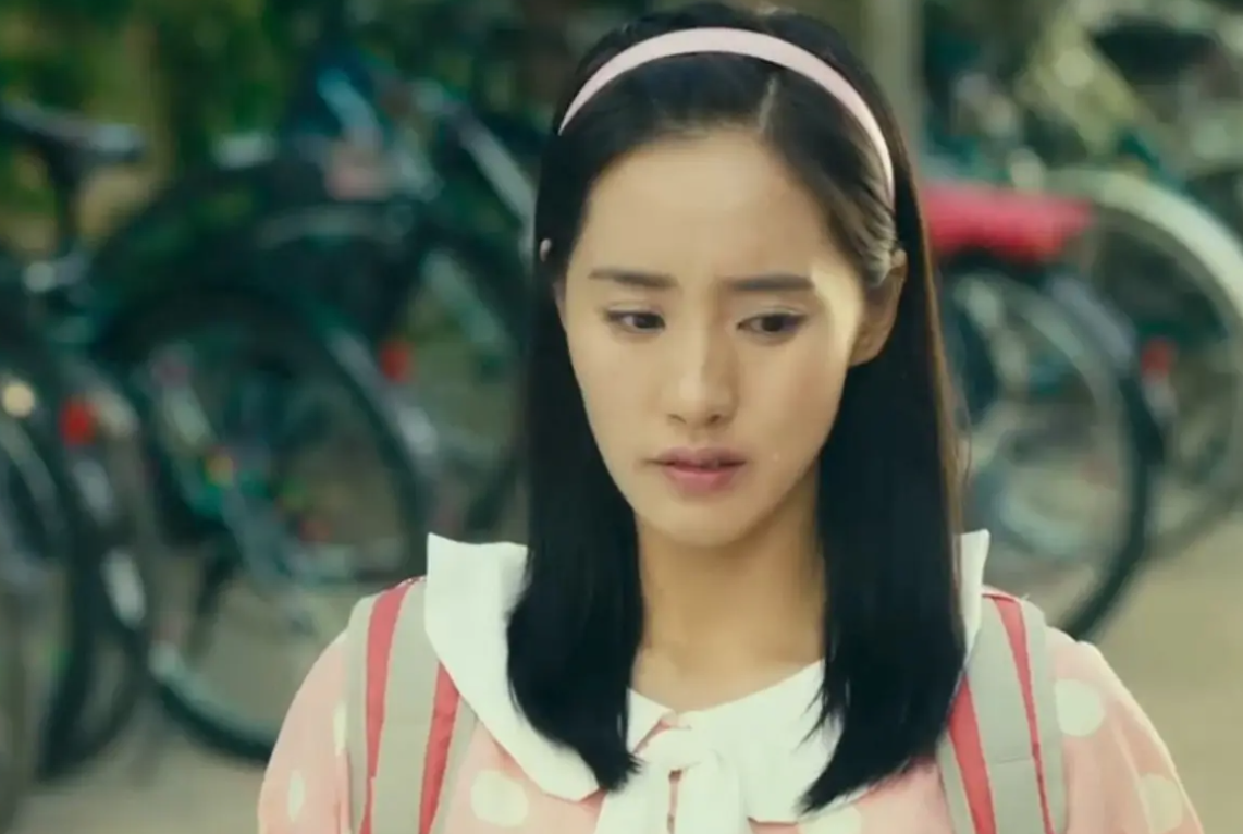 尹正中分发型撞脸秋雅,网友:逐渐娘化