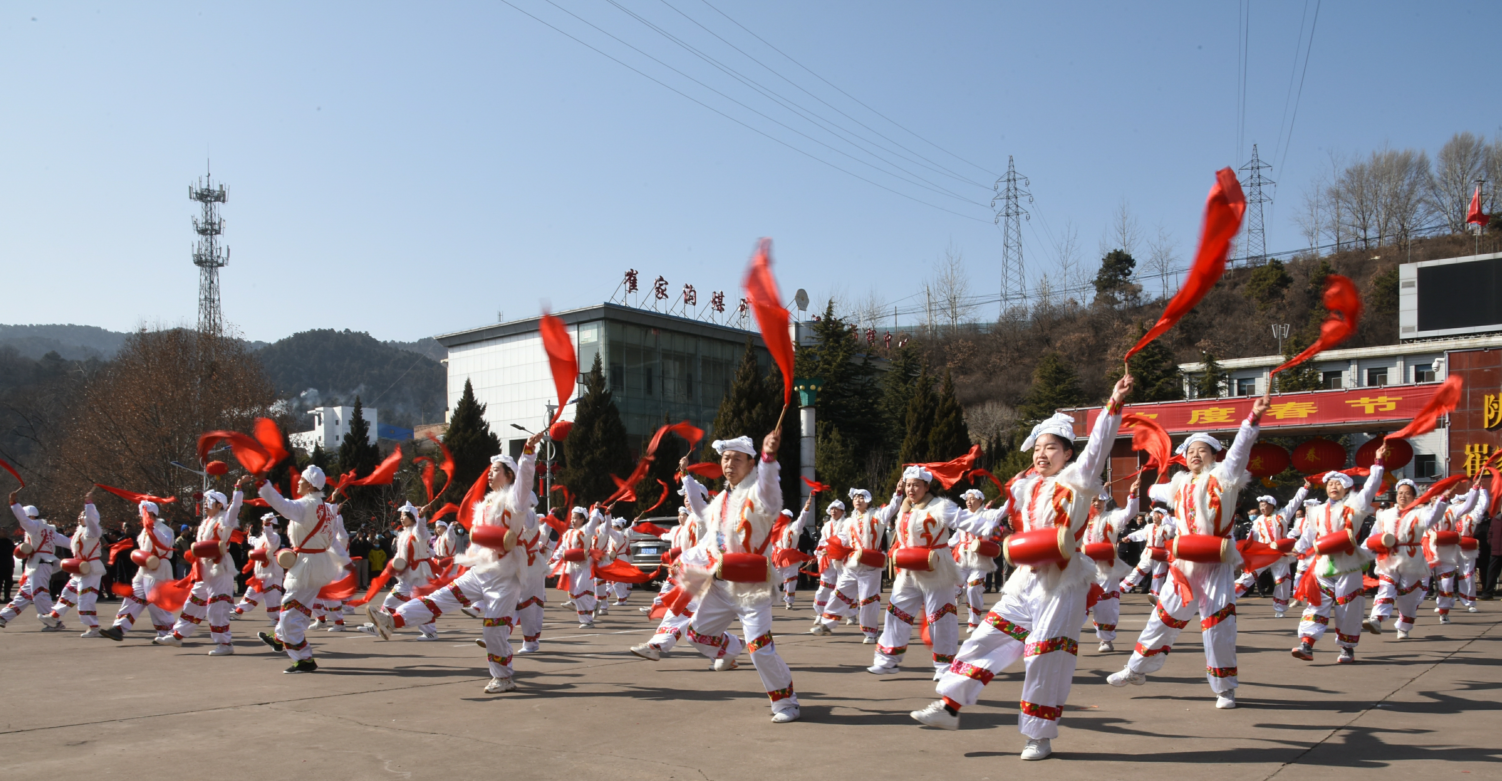 陕西省崔家沟监狱：欢声笑语过新年 虎虎生威闹元宵