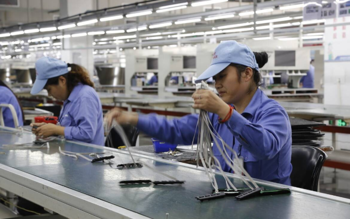 从中国搬迁到越南，直接带走整条生产线，苹果此举有何深意？