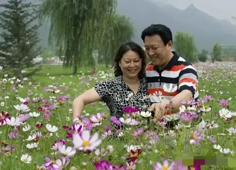 在香港回归暨七一党的生日盘点和祝福一下结发成钻的结发夫妻