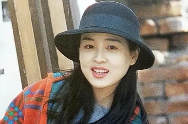 "古装第一美人"赵明明:当红时为爱息影,却惨遭丈夫背叛抛弃