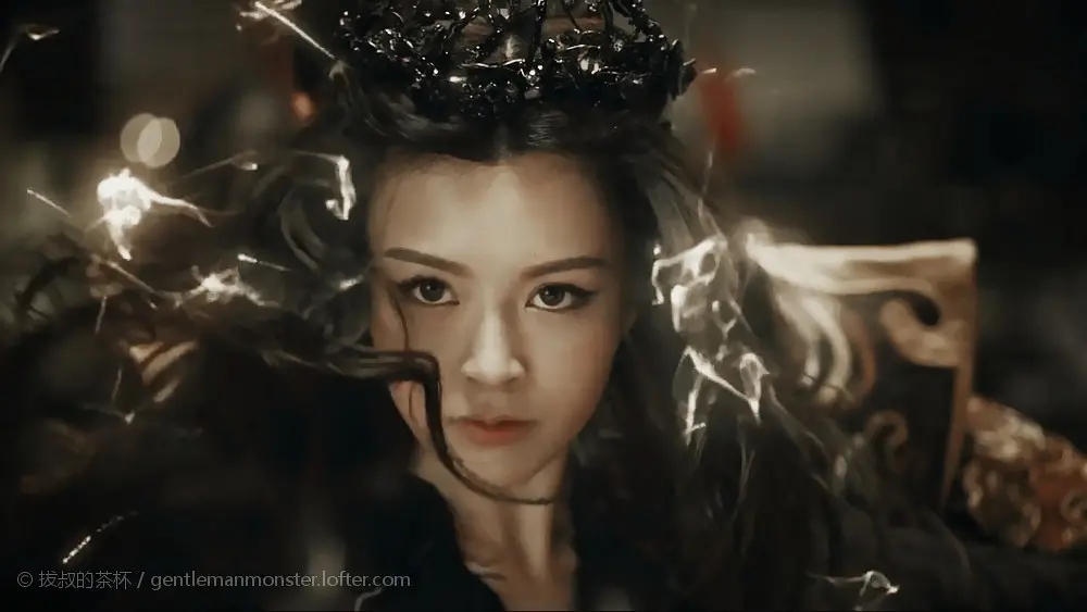 记》中文咏珊饰演的盼兮,起初是一个来自海上的虚魅,被封印在牧云珠中