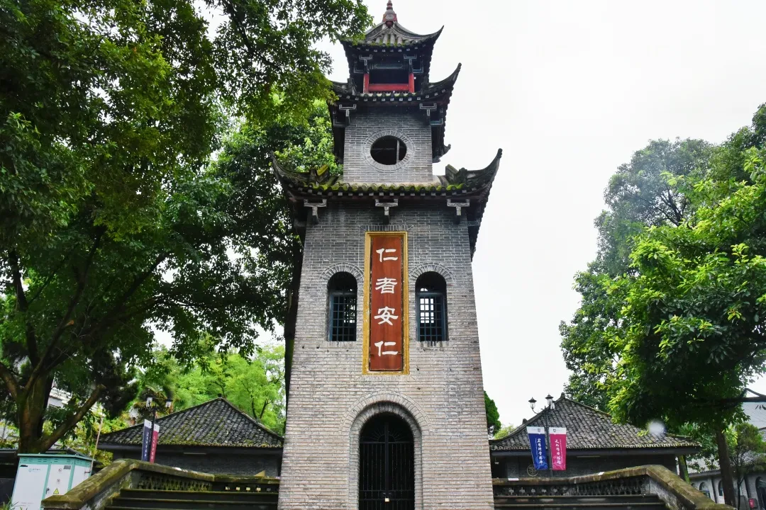 大邑这所独具“民国风”的最美学校，迎来了重量级校长