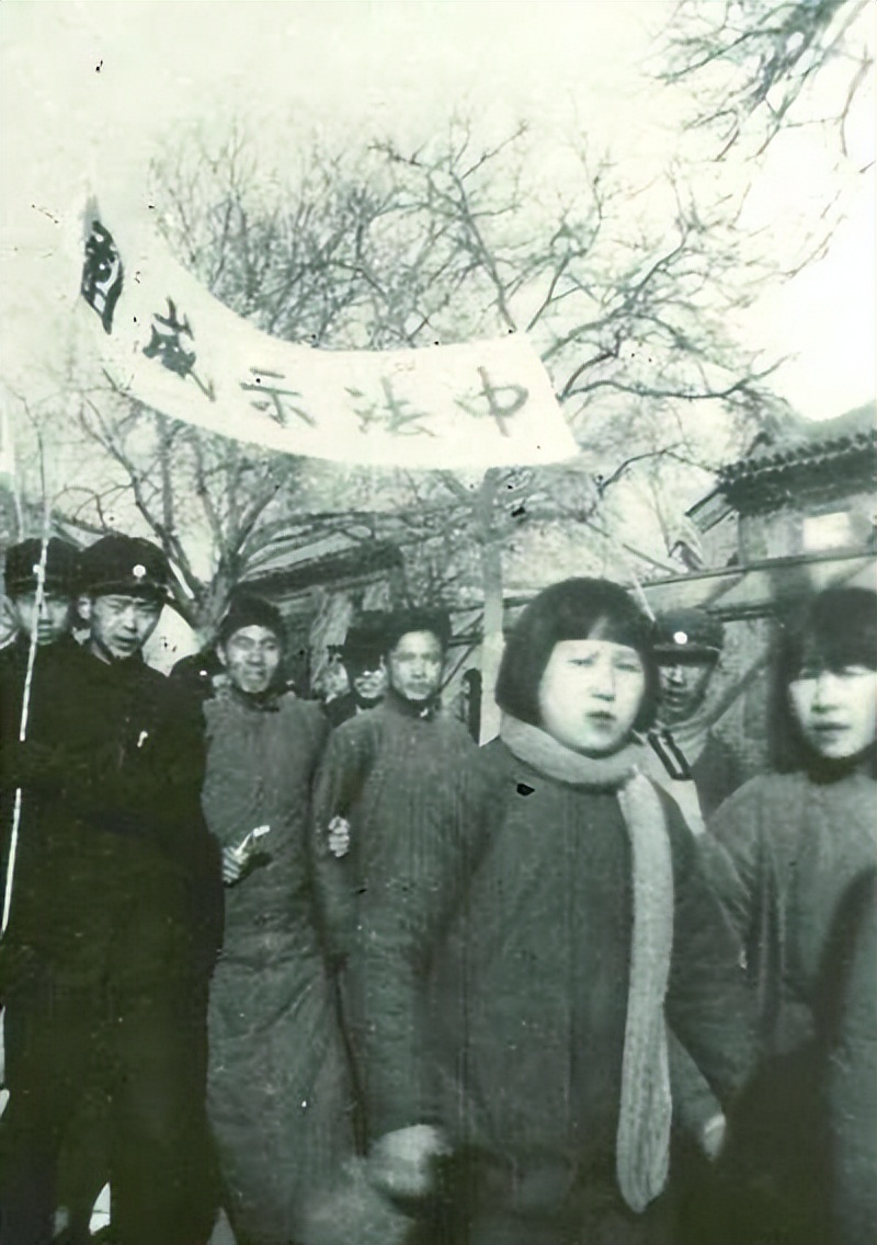 1975年，重庆一老汉发现一具手铐女尸，上报后揭开26年前一谜团