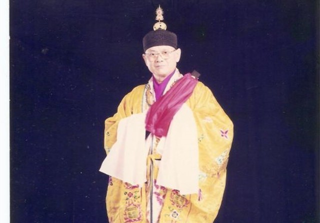 60年代末，最后一任张天师撒手人寰后继无人，接班乱象频出