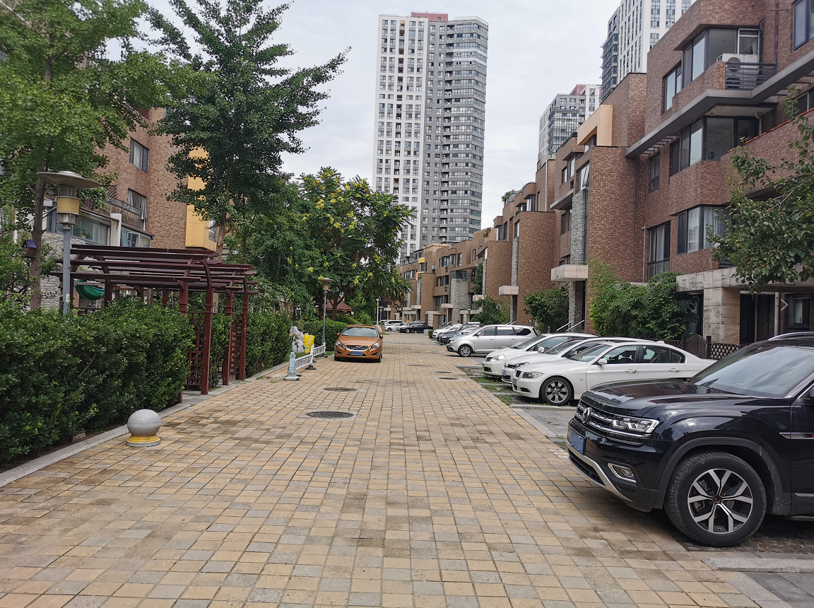 北京奥林匹克森林公园附近房产（住在奥森公园旁边的别墅里是一种什么样的体验？看这个小区就知道）