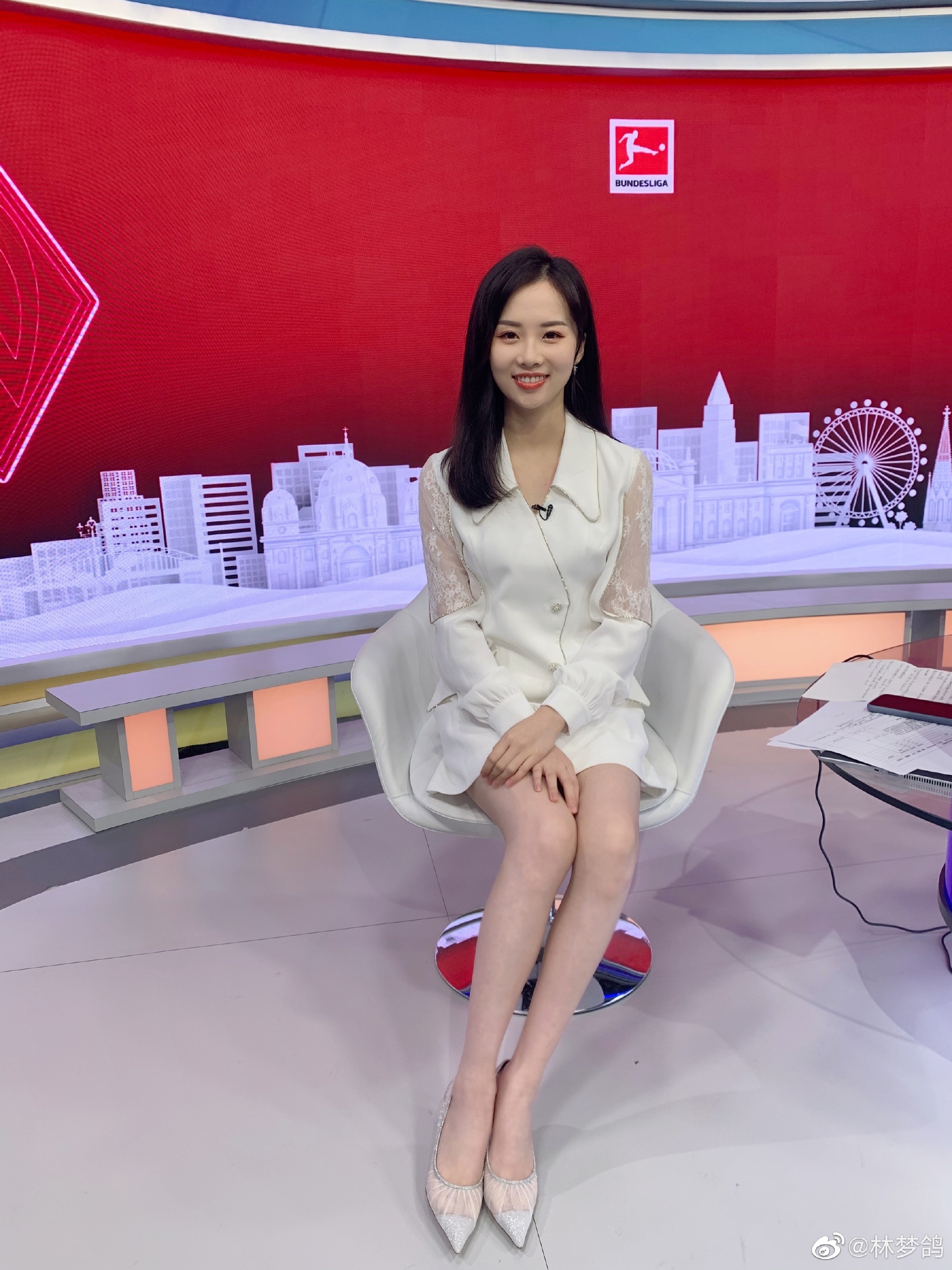 林梦鸽长相神似明星刘诗诗新英体育英超主播王昊玥咪咕足球刘畅英年早