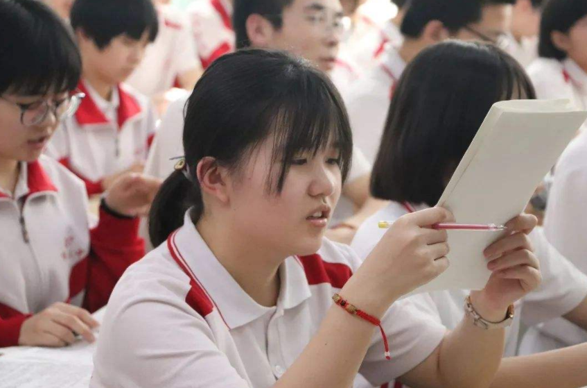 河南考生破防了，2022年高考预估人数出炉，毫无疑问河南稳居榜首